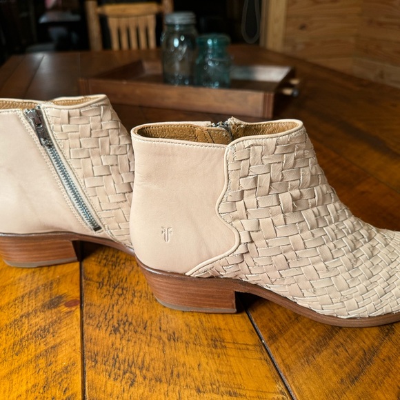 Frye Womens Carson Woven Boot Size 10 Ankle Booties Leather Western Off White - Picture 2 of 16